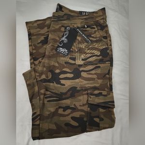 NWT One5One Woman 1X Olive Camo